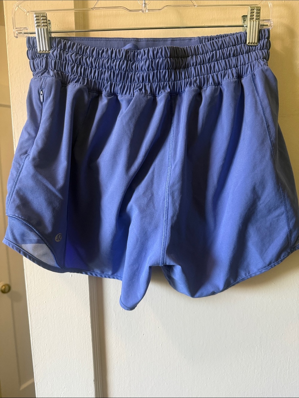 Wild Indigo Lululemon HR Hotty Hot shorts! Size 6! - Picture 3 of 4